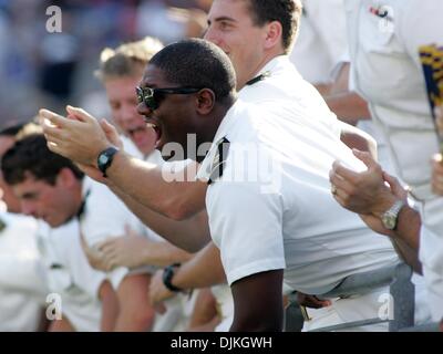 Sett. 6, 2010 - Baltimore, Maryland, Stati Uniti d'America - Navy fan festa dopo un Maryland fatturato a M&T Bank Stadium di Baltimora. Maryland sconfitto Navy 17-14. (Credito Immagine: © Saquan Stimpson/Southcreek globale/ZUMApress.com) Foto Stock