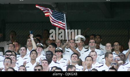 Sett. 6, 2010 - Baltimore, Maryland, Stati Uniti d'America - Navy fan festa dopo un Maryland fatturato a M&T Bank Stadium di Baltimora. Maryland sconfitto Navy 17-14. (Credito Immagine: © Saquan Stimpson/Southcreek globale/ZUMApress.com) Foto Stock