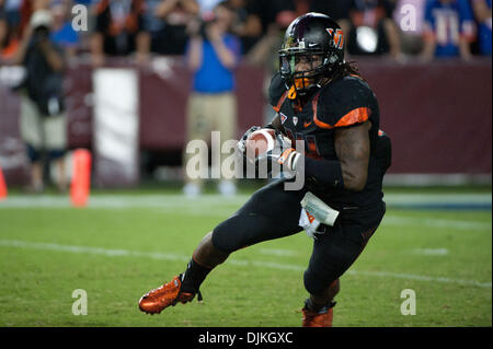 Sett. 06, 2010 - Fairfax, Virginia, Stati Uniti - Virginia Tech RB Ryan Williams (#34) corre con la palla nel quarto trimestre l'azione. Boise State sconfitto Virginia Tech 33-30 a FedEx in campo Landover, MD. (Credito Immagine: © Rassi Borneo/Southcreek globale/ZUMApress.com) Foto Stock