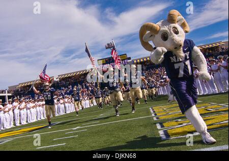 Sett. 11, 2010 - Annapolis, Maryland, Stati Uniti d'America - Navy immettere jack Stephens campo per 2010 season opener contro Georgia meridionale. Navy conduce Georgia Southern 13-0 Halftime (credito Immagine: © Saquan Stimpson/Southcreek globale/ZUMApress.com) Foto Stock