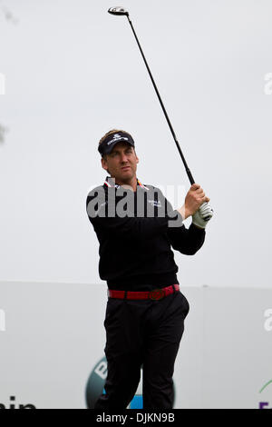 Sett. 11, 2010 - Lemont, Illinois, Stati Uniti d'America - Ian Poulter tees off al diciassettesimo foro durante il terzo round del PGA BMW nel campionato a Cog Hill Country Club di Lemont, IL. Poulter è sei sotto par e due tiri fuori la testa dopo il terzo round di gioco. (Credito Immagine: © Geoffrey Siehr/Southcreek globale/ZUMApress.com) Foto Stock