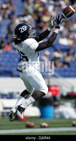 Sett. 11, 2010 - Annapolis, Maryland, Stati Uniti d'America - Georgia Southern WR (#26) Vassoio Butler catture un pass durante il warm up a Navy-Marine Corps Memorial Stadium di Annapolis nel Maryland. La marina ha sconfitto la Georgia Southern 13-7 (credito Immagine: © Saquan Stimpson/Southcreek globale/ZUMApress.com) Foto Stock