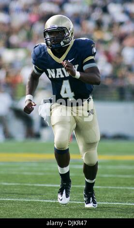 Sett. 11, 2010 - Annapolis, Maryland, Stati Uniti d'America - Navy quarterback (#4) Ricky Dobbs durante il primo trimestre a Navy-Marine Corps Memorial Stadium di Annapolis nel Maryland. La marina ha sconfitto la Georgia Southern 13-7. (Credito Immagine: © Saquan Stimpson/Southcreek globale/ZUMApress.com) Foto Stock