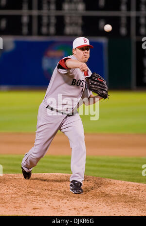 Sett. 11, 2010 - Oakland, in California, Stati Uniti d'America - Boston Red Sox a partire lanciatore John Lackey (40) in azione durante le A vs Redsox gioco al Oakland-Alameda County Coliseum a Oakland, in California. A sconfitto il Redsox 4-3. (Credito Immagine: © Damon Tarver/Southcreek globale/ZUMApress.com) Foto Stock