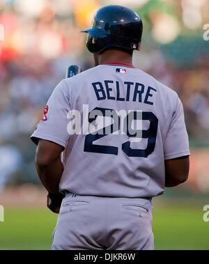 Sett. 11, 2010 - Oakland, in California, Stati Uniti d'America - Boston Red Sox terzo baseman Adrian Beltre (29) in azione durante le A vs Redsox gioco al Oakland-Alameda County Coliseum a Oakland, in California. A sconfitto il Redsox 4-3. (Credito Immagine: © Damon Tarver/Southcreek globale/ZUMApress.com) Foto Stock