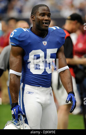 Sett. 12, 2010 - Houston, Texas, Stati Uniti d'America - Indianapolis Colts wide receiver Pierre Garcon (85) passeggiate fuori campo durante il tempo di emisaturazione tra Houston Texans e Indianapolis Colts. I Texans sconfitto i Colts 34-24. (Credito Immagine: © Jerome Miron/Southcreek globale/ZUMApress.com) Foto Stock