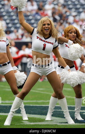 Sett. 12, 2010 - Houston, Texas, Stati Uniti d'America - Houston Texans cheerleader eseguire prima che il gioco tra la Houston Texans e Indianapolis Colts. I Texans sconfitto i Colts 34-24. (Credito Immagine: © Jerome Miron/Southcreek globale/ZUMApress.com) Foto Stock