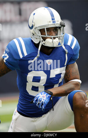 Sett. 12, 2010 - Houston, Texas, Stati Uniti d'America - Indianapolis Colts wide receiver Reggie Wayne (87) tratti prima che il gioco tra la Houston Texans e Indianapolis Colts. I Texans sconfitto i Colts 34-24. (Credito Immagine: © Jerome Miron/Southcreek globale/ZUMApress.com) Foto Stock