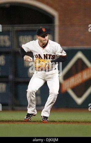 Sett. 16, 2010 - San Francisco, California, Stati Uniti d'America - San Francisco Giants ospita il Los Angeles Dodgers. San Francisco Giants secondo baseman Mike Fontenot (14) rende un giocare contro i Los Angeles Dodgers. San Francisco Giants sconfiggere i Los Angeles Dodgers 2 - 0. (Credito Immagine: © Dinno Kovic/Southcreek globale/ZUMApress.com) Foto Stock