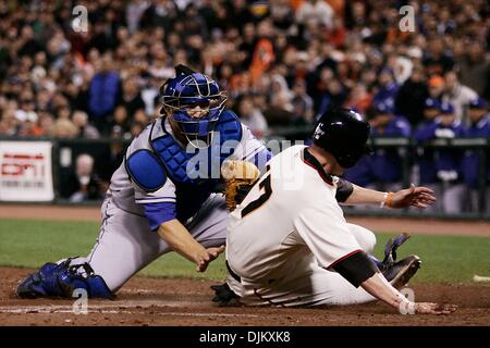 Sett. 16, 2010 - San Francisco, California, Stati Uniti d'America - San Francisco Giants ospita il Los Angeles Dodgers. San Francisco Giants primo baseman Aubrey Huff (17) Punteggi vincente contro il Los Angeles Dodgers. San Francisco Giants sconfiggere i Los Angeles Dodgers 2-0 (credito Immagine: © Dinno Kovic/Southcreek globale/ZUMApress.com) Foto Stock