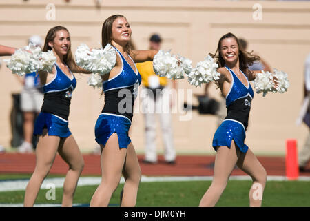 Sett. 18, 2010 - Durham, North Carolina, Stati Uniti d'America - Duke team di danza delle preforme durante il pre game show. Alabama batte duca 62-13 presso lo Stadio Wallace Wade (credito Immagine: © Mark Abbott/Southcreek globale/ZUMApress.com) Foto Stock