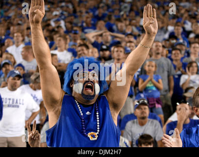 Sett. 18, 2010 - Lexington, Kentucky, Stati Uniti d'America - Kentucky ventola reagisce dopo wildcats cliente in azione vs la Akron Zips dal Commonwealth Stadium di Lexington. Il Regno Unito è andato a vincere da 47 a 10. (Credito Immagine: © Wayne Litmer/Southcreek globale/ZUMApress.com) Foto Stock