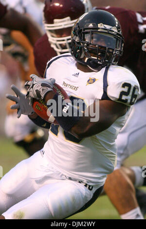 Sett. 18, 2010 - College Station, Texas, Stati Uniti d'America - Florida International University RB Darrian Mallary inverte la direzione nel backfield. Texas A&M University sconfitto Florida International University 27 - 20 a Kyle Campo in College Station, Texas. (Credito Immagine: © Luis Leyva/Southcreek globale/ZUMApress.com) Foto Stock