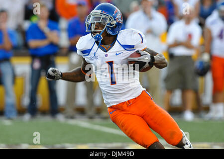 Sett. 18, 2010 - Laramie, Wyoming, Stati Uniti d'America - Boise State Broncos wide receiver Tito Giovani (1) corre con la palla come Boise State sconfitte del Wyoming, 51-6, at War Memorial Stadium. (Credito Immagine: © Andrew Fielding/Southcreek globale/ZUMApress.com) Foto Stock