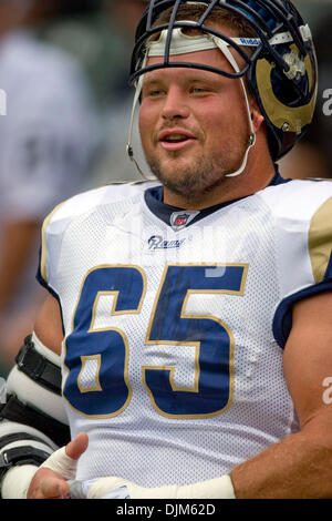 Sett. 19, 2010 - Oakland, la California, Stati Uniti - San Louis Rams guard HANK FRALEY #65. (Credito Immagine: © William Mancebo/ZUMApress.com) Foto Stock