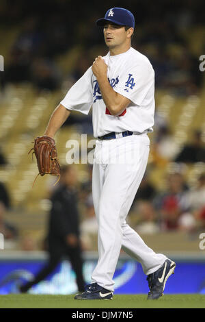 Sett. 22, 2010 - Los Angeles, California, Stati Uniti d'America - Dodgers brocca (#29) TED LILLY durante la Padres vs. Dodgers game al Dodgers Stadium. La Padres è andato alla sconfitta dei Dodgers con un punteggio finale di 3-1. (Credito Immagine: © Brandon Parry/Southcreek globale/ZUMApress.com) Foto Stock