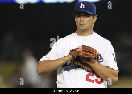 Sett. 22, 2010 - Los Angeles, California, Stati Uniti d'America - Dodgers brocca (#29) TED LILLY durante la Padres vs. Dodgers game al Dodgers Stadium. La Padres è andato alla sconfitta dei Dodgers con un punteggio finale di 3-1. (Credito Immagine: © Brandon Parry/Southcreek globale/ZUMApress.com) Foto Stock