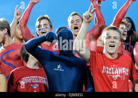 Sett. 24, 2010 - Dallas, Texas, Stati Uniti d'America - SMU sezione studenti durante il gioco come #4 TCU cornuto rane tirare lontano nel quarto trimestre per sconfiggere la SMU Mustangs 41-24 vincendo la padella di ferro nel gioco a Gerald Ford J. Stadium di Dallas, Texas. (Credito Immagine: © Steven Leija/Southcreek globale/ZUMApress.com) Foto Stock