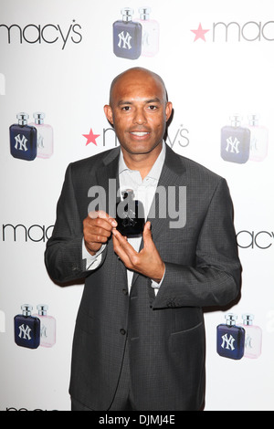 New York Yankees relief pitcher Mariano Rivera Major League Baseball team New York Yankees presente un nuovo profumo in Foto Stock