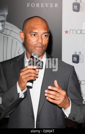 New York Yankees relief pitcher Mariano Rivera Major League Baseball team New York Yankees presente un nuovo profumo in Foto Stock