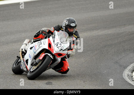 Sett. 26, 2010 - Birmingham, Alabama, Stati Uniti d'America - Sean Dwyer, pilota del circolo vizioso Racing Suzuki GSX-R1000, (429) presso la American SuperBike al Barber Motorsports Park a Birmingham in Alabama. (Credito Immagine: © Marty Bingham Southcreek/Global/ZUMApress.com) Foto Stock