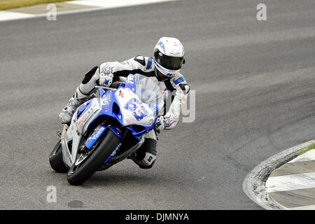 Sett. 26, 2010 - Birmingham, Alabama, Stati Uniti d'America - Skip Salenius, pilota della corsa 1 Racing Motorsports Yamaha YZF-R1, (63) presso la American SuperBike al Barber Motorsports Park a Birmingham in Alabama. (Credito Immagine: © Marty Bingham Southcreek/Global/ZUMApress.com) Foto Stock