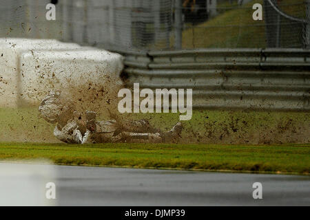 Sett. 26, 2010 - Birmingham, Alabama, Stati Uniti d'America - Huntley Nash, pilota del team Huntley Nash , (75) assume una fuoriuscita durante il Pro gara Supersport al Barber Motorsports Park a Birmingham in Alabama. (Credito Immagine: © Marty Bingham Southcreek/Global/ZUMApress.com) Foto Stock