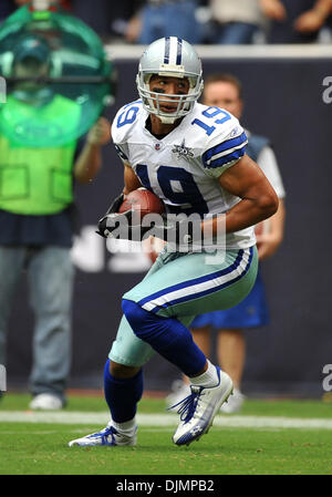 Sett. 26, 2010 - Houston, TX, Stati Uniti d'America - 26 Settembre 2010: Dallas Cowboys wide receiver miglia Austin (19) durante il gioco tra Dallas Cowboys e Houston Texans al Reliant Stadium di Houston, Texas. I cowboys conduce nella prima metà 10-3. (Credito Immagine: © Patrick Green/Southcreek globale/ZUMApress.com) Foto Stock