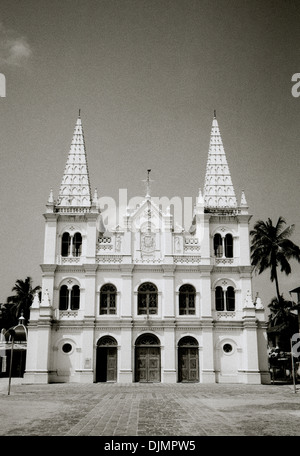 Santa Cruz Basilica di Fort Kochi Cochin in Kerala in India del Sud in Asia. Cristiana religione Chiesa religiosa viaggi di architettura Foto Stock