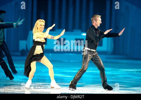 Jane Torvill e Christopher Dean Torvill & Dean's 2012 danza su ghiaccio Tour tenutosi presso la National Indoor Arena di Birmingham - REGNO UNITO Foto Stock