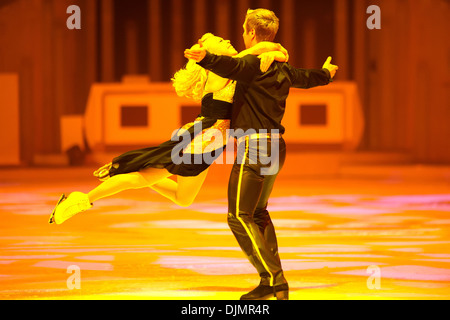 Jane Torvill e Christopher Dean Torvill & Dean's 2012 danza su ghiaccio Tour tenutosi presso la National Indoor Arena di Birmingham - REGNO UNITO Foto Stock