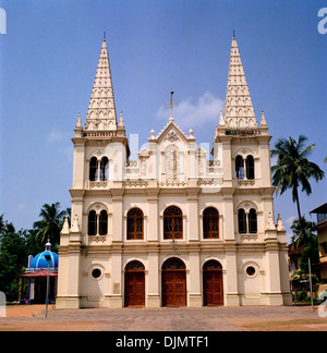 Santa Cruz Basilica di Fort Kochi Cochin in Kerala in India del Sud in Asia. Cristiana religione Chiesa religiosa viaggi di architettura Foto Stock