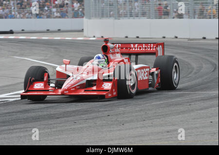 Luglio 10, 2010 - Toronto, Ontario, Canada - Dario Franchitti esce dal giro 10 alla Honda Indy Toronto (credito Immagine: © Steve Dormer Southcreek/Global/ZUMAPRESS.com) Foto Stock