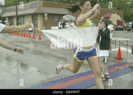 Luglio 24, 2010 - Davenport, Iowa, U.S. - Bailey Kerschieter, di Bloomington Illinois ha vinto la donna della divisione dei tempi Quad-City QuickBix. Foto: Rashah McChesney hanno/Quad-City volte (credito Immagine: © Rashah Mcchesney hanno/Quad-City volte/ZUMAPRESS.com) Foto Stock