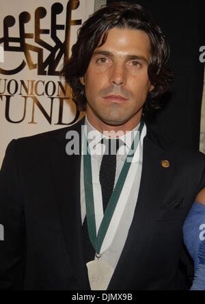 Sep 27, 2010 - New York New York, Stati Uniti - Argentine giocatore di polo IGNACIO FIGUERAS in occasione del venticinquesimo anniversario del grande sport leggende la cena al Waldorf Astoria di New York. (Credito Immagine: © Jeffrey Geller/ZUMApress.com) Foto Stock