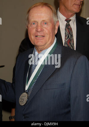 Sep 27, 2010 - New York New York, Stati Uniti - American professional golfer Jack Nicklaus in occasione del venticinquesimo anniversario del grande sport leggende la cena al Waldorf Astoria di New York. (Credito Immagine: © Jeffrey Geller/ZUMApress.com) Foto Stock