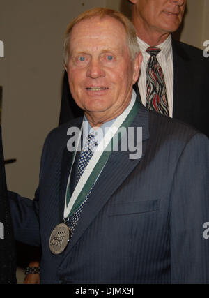 Sep 27, 2010 - New York New York, Stati Uniti - American professional golfer Jack Nicklaus in occasione del venticinquesimo anniversario del grande sport leggende la cena al Waldorf Astoria di New York. (Credito Immagine: © Jeffrey Geller/ZUMApress.com) Foto Stock