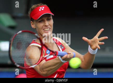 Settembre 29, 2010 - Tokyo, Giappone - Elena DEMENTIEVA della Russia restituisce un colpo contro F. Pennetta dell Italia durante il Pan Pacific Open Tennis Tournament ad Ariake Colosseum a Tokyo in Giappone. (Credito Immagine: © Junko Kimura/Jana/ZUMApress.com) Foto Stock