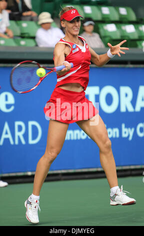 Settembre 29, 2010 - Tokyo, Giappone - Elena DEMENTIEVA della Russia restituisce un colpo contro F. Pennetta dell Italia durante il Pan Pacific Open Tennis Tournament ad Ariake Colosseum a Tokyo in Giappone. (Credito Immagine: © Junko Kimura/Jana/ZUMApress.com) Foto Stock