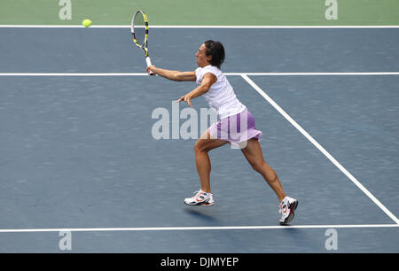 Settembre 29, 2010 - Tokyo, Giappone - Francesca SCHIAVONE DEL Italia restituisce un colpo contro K. Data Krumm del Giappone durante il Pan Pacific Open Tennis Tournament ad Ariake Colosseum a Tokyo in Giappone. (Credito Immagine: © Junko Kimura/Jana/ZUMApress.com) Foto Stock