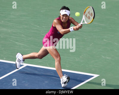 Settembre 29, 2010 - Tokyo, Giappone - KIMIKO DATE KRUMM del Giappone restituisce un colpo contro F. Schiavone dell Italia durante il Pan Pacific Open Tennis Tournament ad Ariake Colosseum a Tokyo in Giappone. (Credito Immagine: © Junko Kimura/Jana/ZUMApress.com) Foto Stock