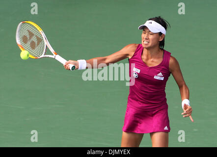 Settembre 29, 2010 - Tokyo, Giappone - KIMIKO DATE KRUMM del Giappone restituisce un colpo contro F. Schiavone dell Italia durante il Pan Pacific Open Tennis Tournament ad Ariake Colosseum a Tokyo in Giappone. (Credito Immagine: © Junko Kimura/Jana/ZUMApress.com) Foto Stock