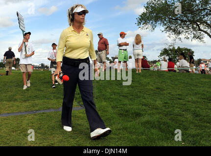 Mar 01, 2008 - Palm Beach Gardens, Florida, Stati Uniti d'America - Dottie Pepper (cq) un analista sul NBC Sport golf anche un residente di Giove passeggiate off xi verde durante il terzo round della Honda Classic. (Credito Immagine: © Steve Mitchell/Palm Beach post/ZUMA Premere) Restrizioni: * USA Tabloid diritti * Foto Stock