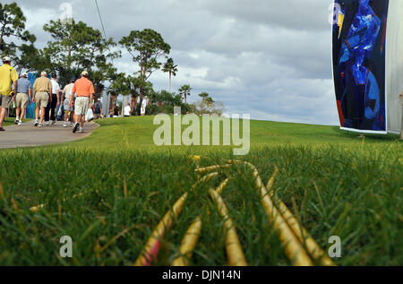 Mar 01, 2008 - Palm Beach Gardens, Florida, Stati Uniti d'America - Giallo t.v. i cavi corrono lungo il diciassettesimo verde durante il terzo round della Honda Classic. (Credito Immagine: © Steve Mitchell/Palm Beach post/ZUMA Premere) Restrizioni: * USA Tabloid diritti * Foto Stock