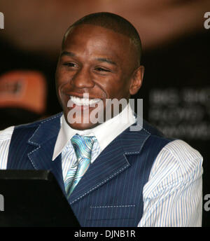 Mar 26, 2008 - New York, NY, STATI UNITI D'AMERICA - FLOYD 'Strumenti' MAYWEATHER JR. Alla conferenza stampa per il prossimo WrestleMania XXIV detenute all'Hard Rock Cafe. (Credito immagine: Foto Stock