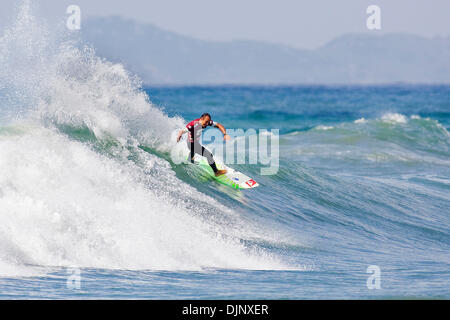 28 ott 2008 - Imbituba, Brasile - Mondo ASP n. 15 fred PATACCHIA Jnr. (Oahu, Haw) ha aperto la sua Hang Loose Santa Catarina Pro Campaign su una forte nota oggi, vincendo il suo turno 1 calore sopra T. Barret (Bra) e R. Dornelles (Bra) per avanzare nel round 3. Patacchia prelevato sia a sinistra che a destra le onde che si infrangono, guadagnando due eccellenti corse di punteggio un 8.00 e 8.50 (entrambi su dieci), l Foto Stock