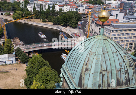 Il fiume Sprea, dalla cima della Cattedrale di Berlino o Berliner Dom, una chiesa evangelica costruito nel 1905 dal re Federico Guglielmo IV. Foto Stock