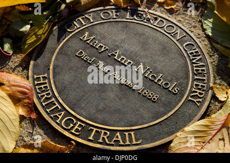 Memorial marcatore (grave) a Mary Ann Nichols, la quarta vittima di Jack lo Squartatore, città di Londra cimitero, Londra, Regno Unito. Foto Stock