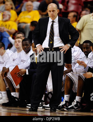 Novembre 23, 2008: Coach Herb Sendek dell Arizona stato durante il NCAA pallacanestro tra Arizona State Sun Devils e le onde di Pepperdine a Wells Fargo Arena a Tempe, Arizona. Il Sun Devils sconfitto le onde 61-40 (credito Immagine: © Max Simbron/Cal Sport Media) Foto Stock