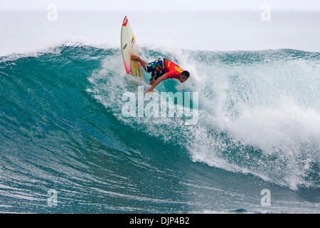 14 nov 2008 - Haliewa, Hawaii, Stati Uniti d'America - WIGGOLY DANTAS (BRA) (nella foto) ha vinto il suo calore nel giro di 128 presso il Reef Hawaiian Pro a Haleiwa Beach Park in Haleiwa, Hawaii oggi. Dantas' top due punteggi di onda in erano un 6.50 e 4.17 (al di fuori di un possibile 10) per un totale di un calore punteggio di 10,67. Dantas sconfitto Alain Riou (PYF), Myles Padaca (HAW) e Amore Hodel (HAW). Dantas farà avanzare in Foto Stock